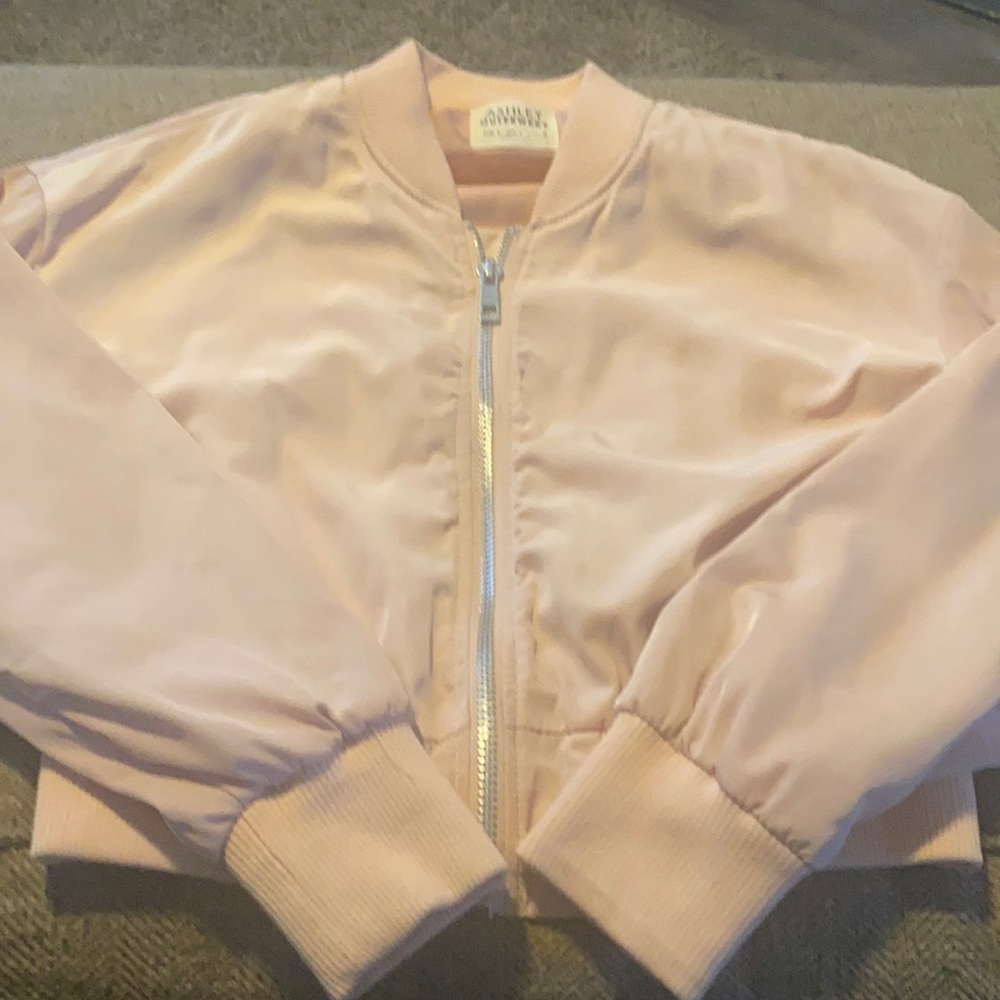 Like new cropped pink zipper up jacket Sz L